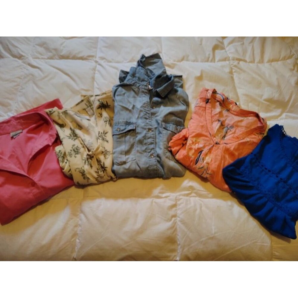 5 women's bundle dress shirts M